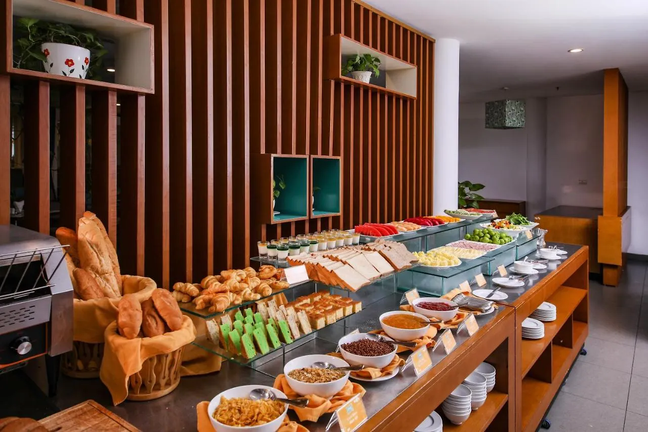 Emm Hotel Hoi An 4*,